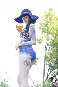 Almendra Sexy Tattooed Girl - 00