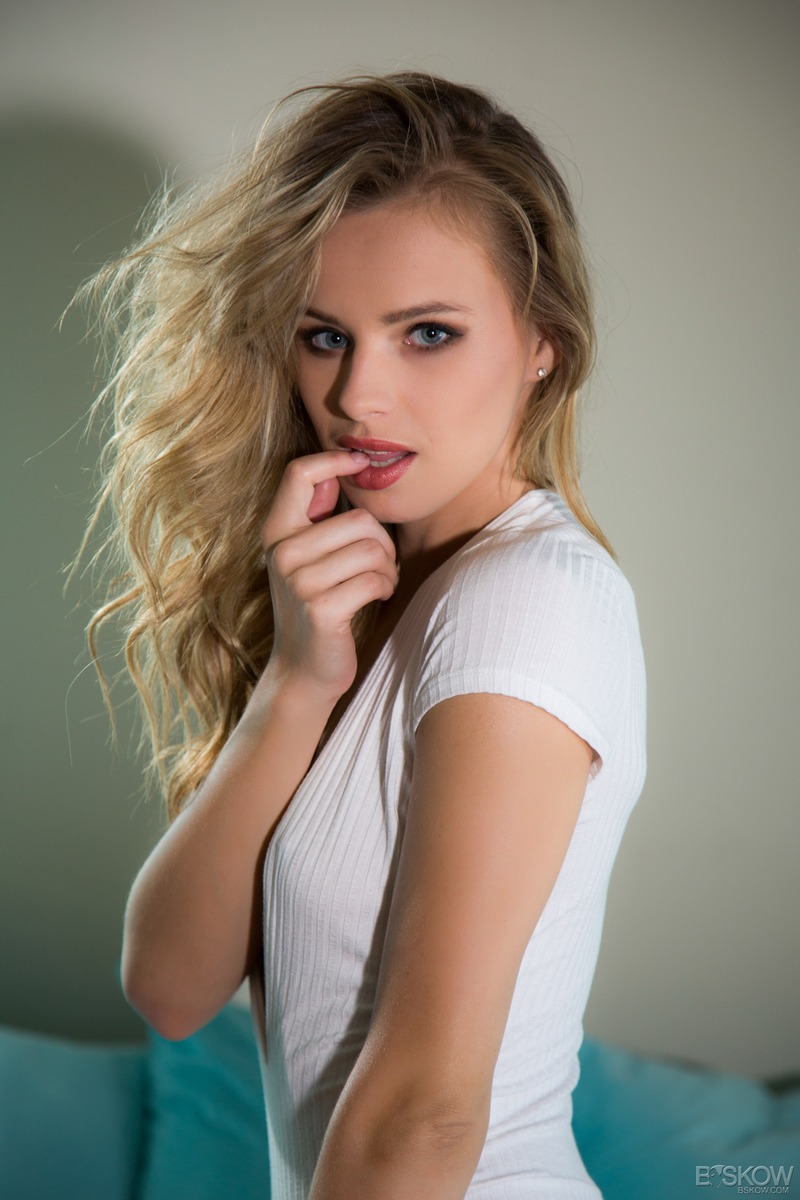 Hot Blonde Babe Jillian Janson Strips Off Her Sexy Bodysuit - 