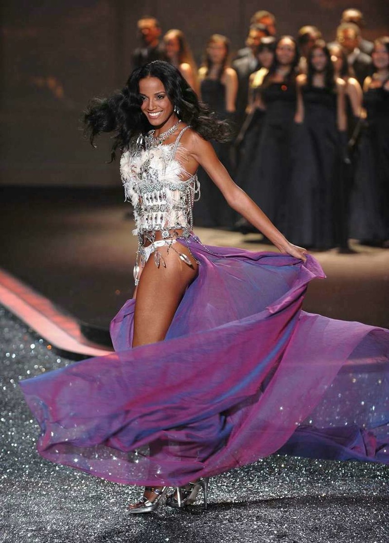 Selita Ebanks Sexy Celebrity - 