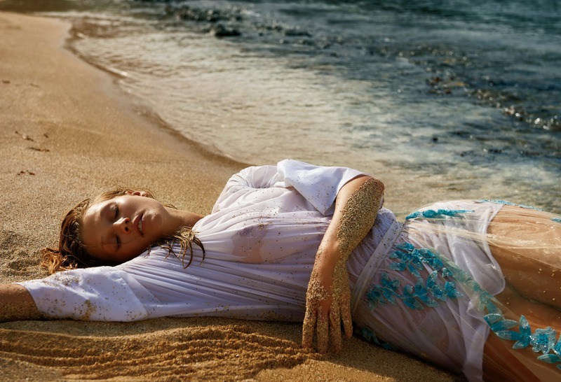 Toni Garrn Sexy Celebrity - 