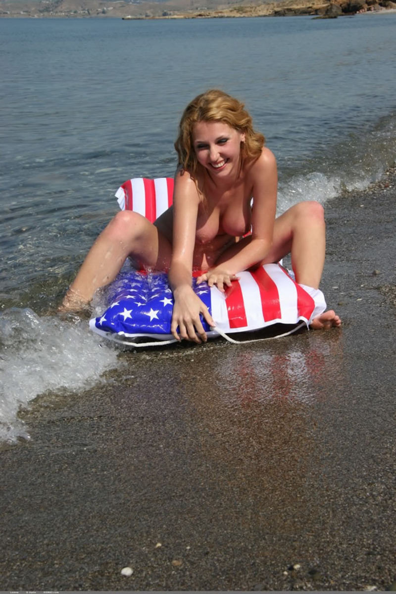 Busty Blonde Lenna Enjoys Sunshine - 
