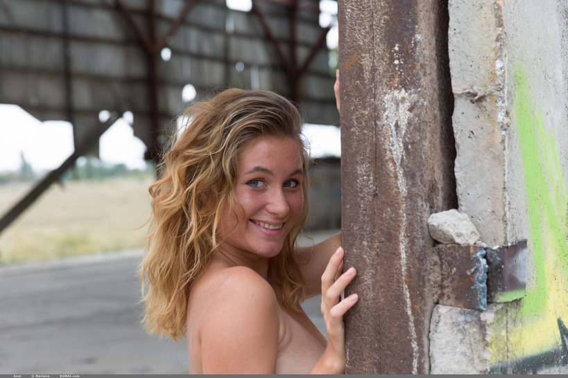 Anel Poses Outdoors - 