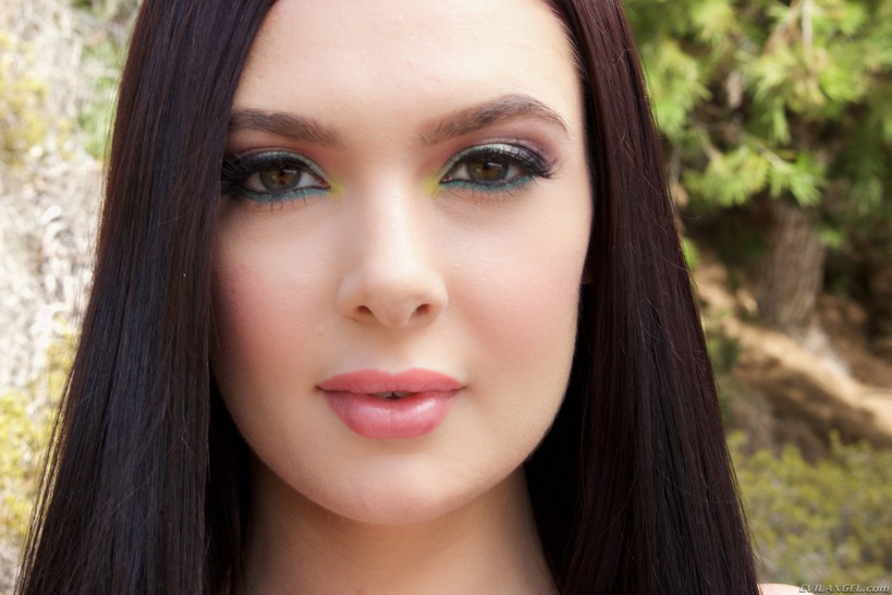 Round Assed Marley Brinx Spreading On The Terrace - 