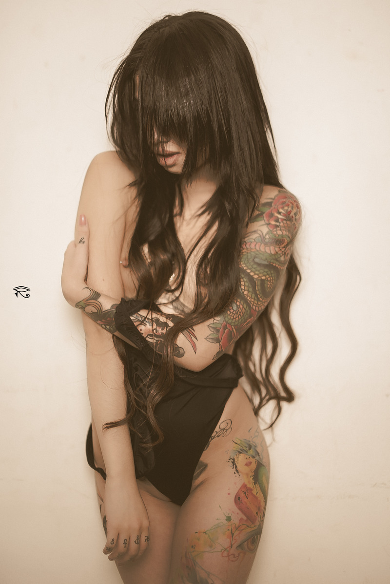 Jessica Alvarez Sexy And Hot Slutty Babe Shows Her Tattooed Body - 
