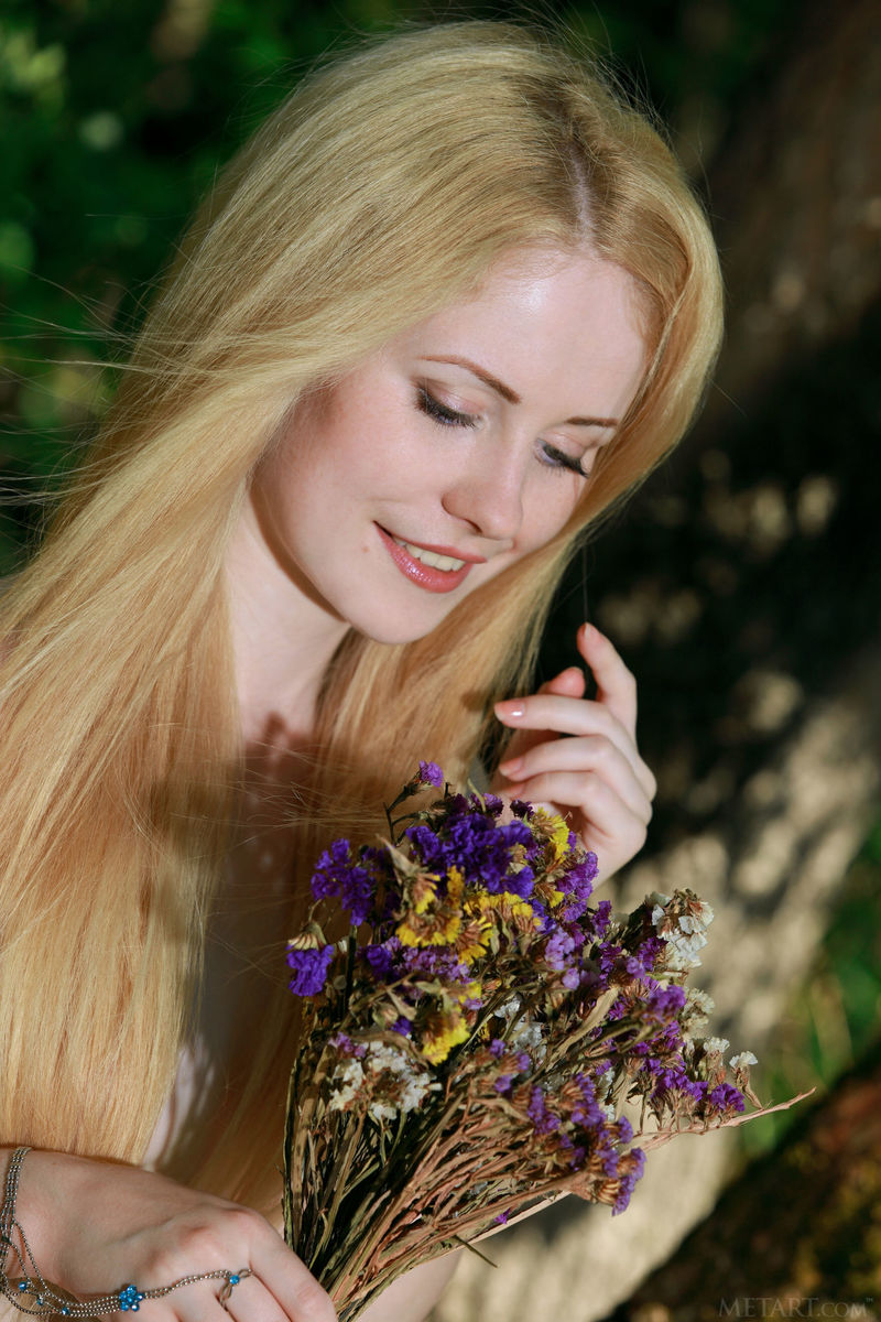 Fay Love With Flowers - 