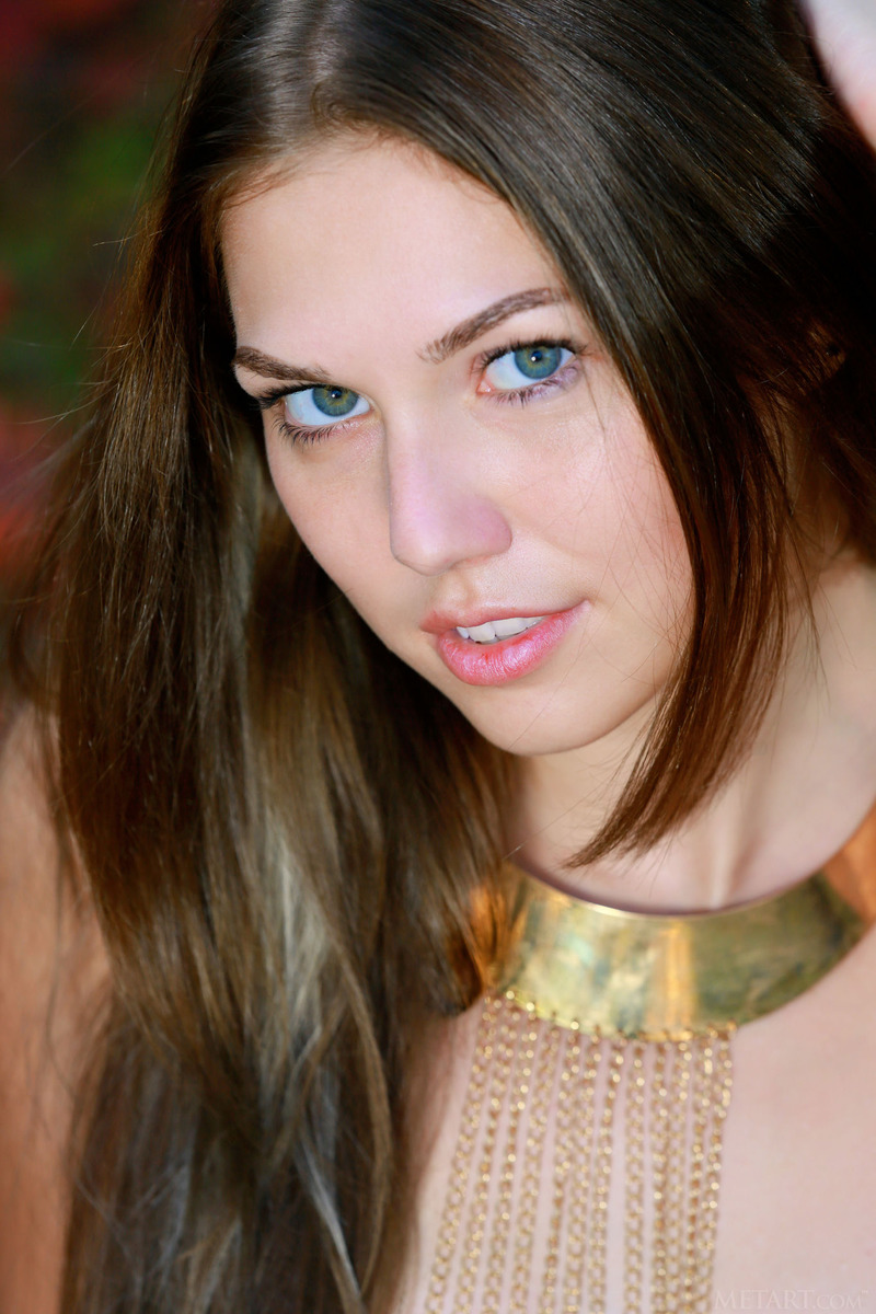 Beautiful Brunette Babe Bellina Nude In The Nature - 