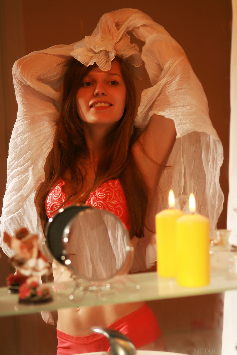 Sofi Shane Takes A Hot Bath - 