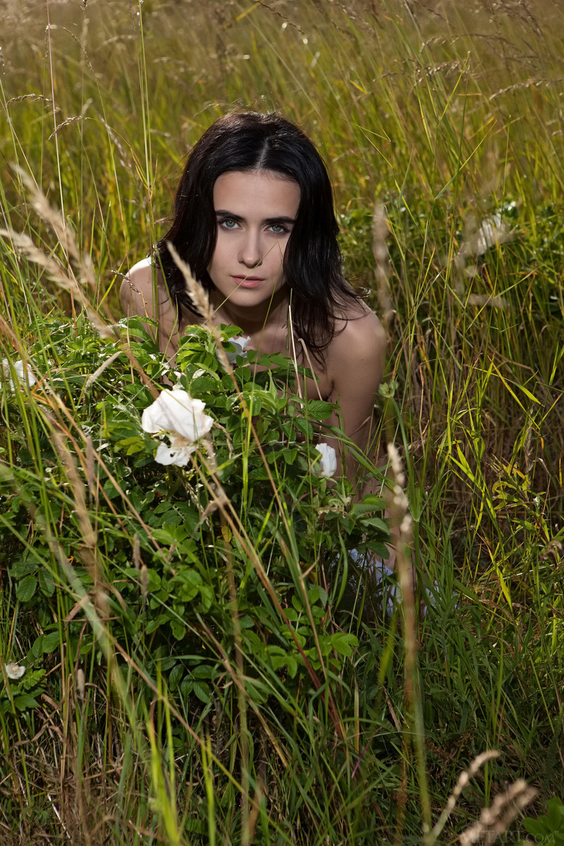 Captivating beauty of Ukrainian babe Mona - 