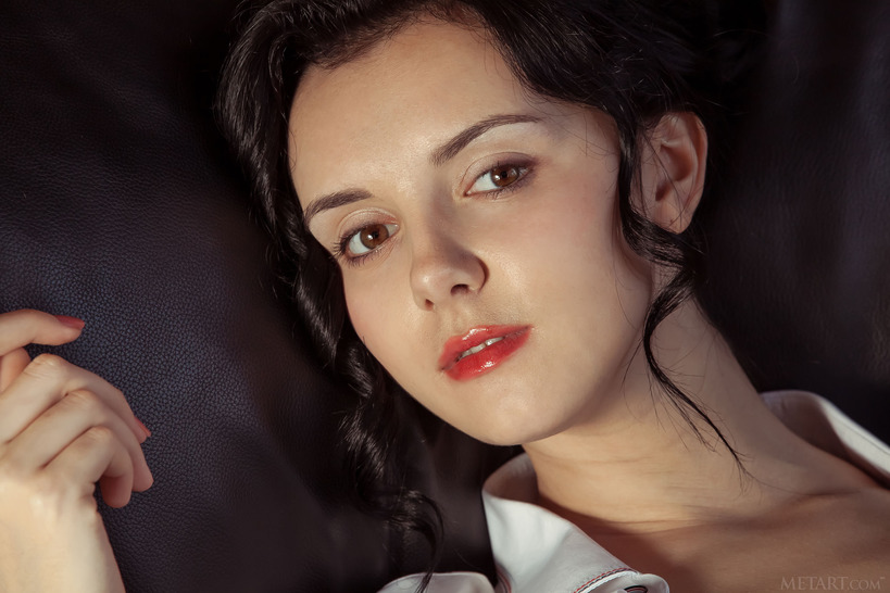 gorgeous brunette Anatali - 