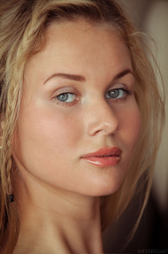 Tight blue jeans, white T-shirt, long blonde hair, blue eyes and big, round breasts - Caroline Abel - 20