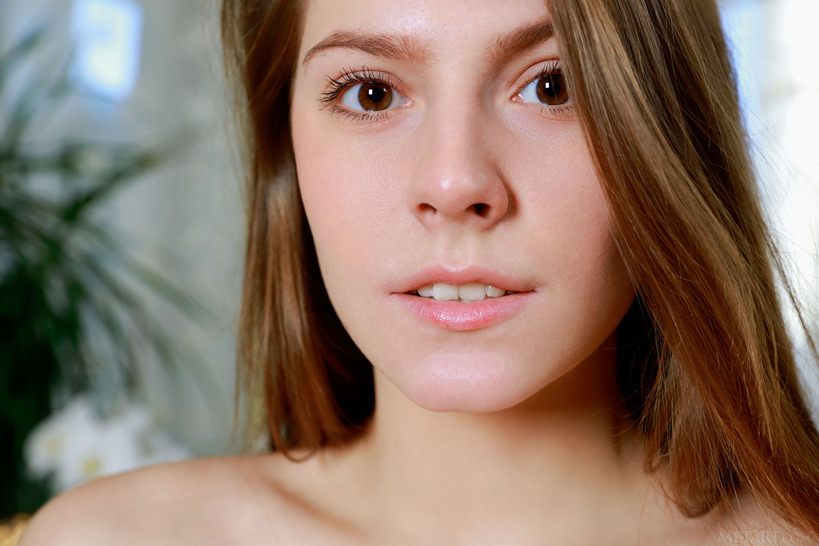 Sexy Lauren Swift looks utterly relaxed  - 