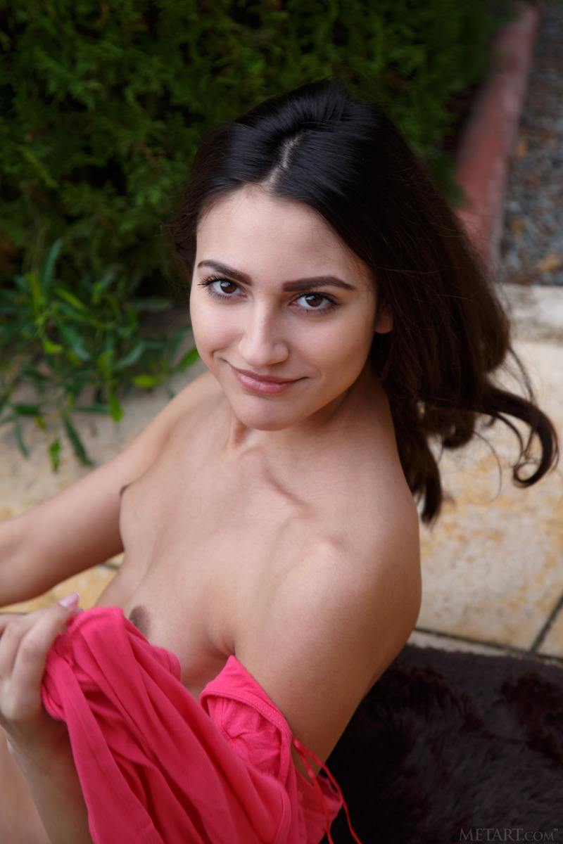 Hot Latina Girl Cira Nerri Shows Her Sexy Body - 