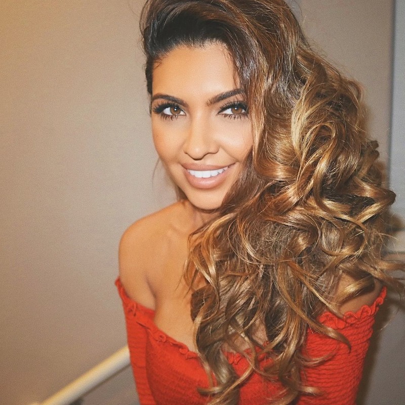 Horny Beauty Laura - 