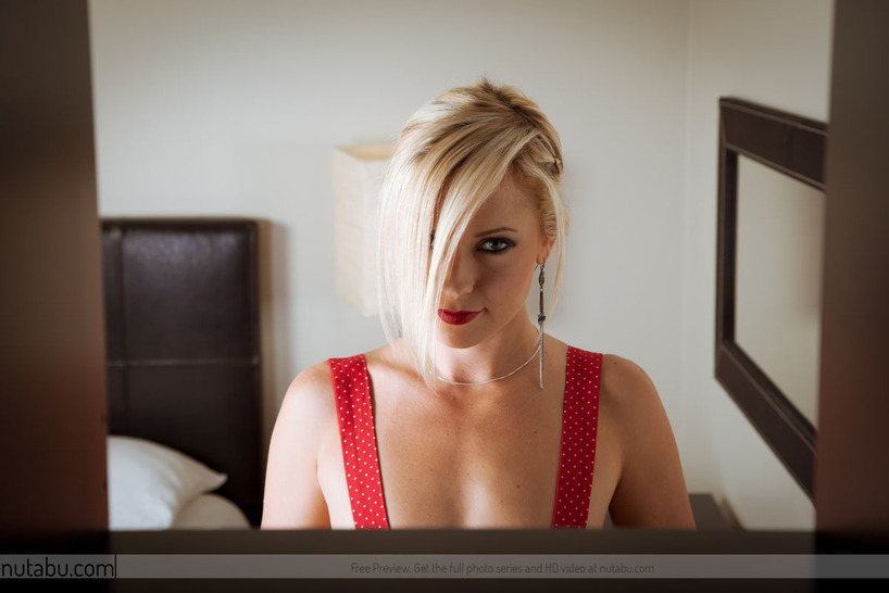Sexy Blonde Bombshell Lena N - 