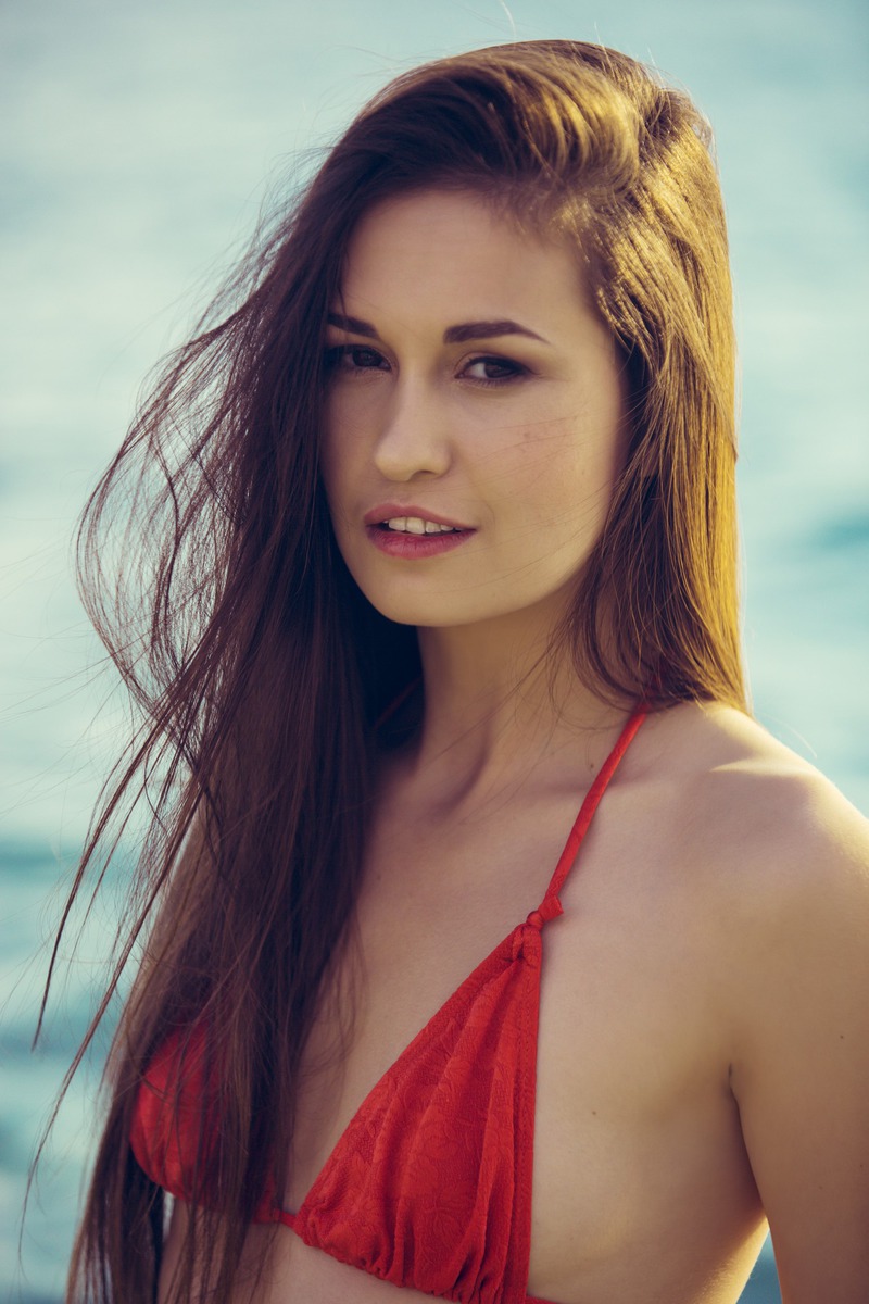 DEMI FRAY IN ROCKY SHORES - 