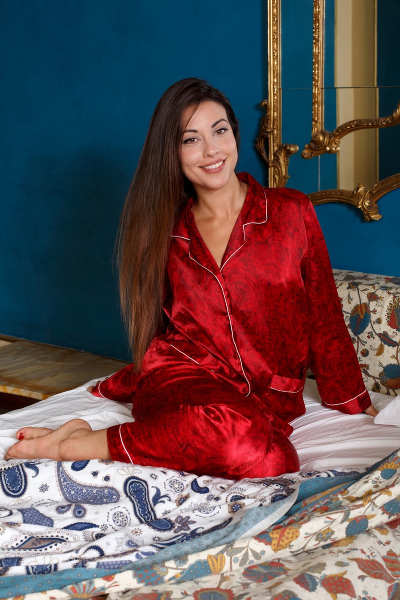 LORENA B IN DAYBREAK DIVERSION - 