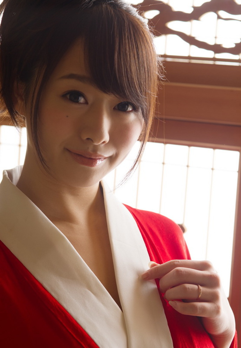 Busty Japanese Marina Shiraishi - 