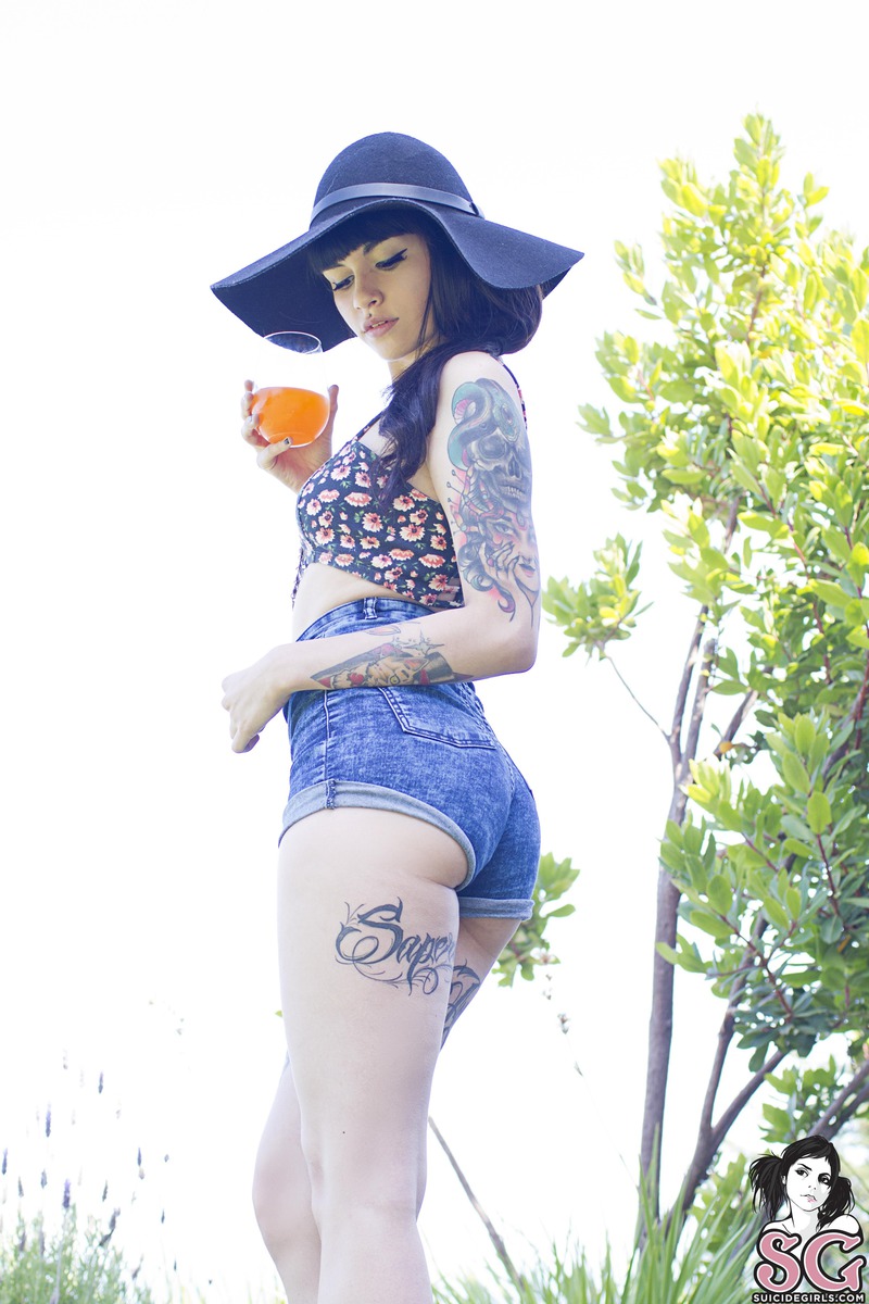 Almendra Sexy Tattooed Girl - 