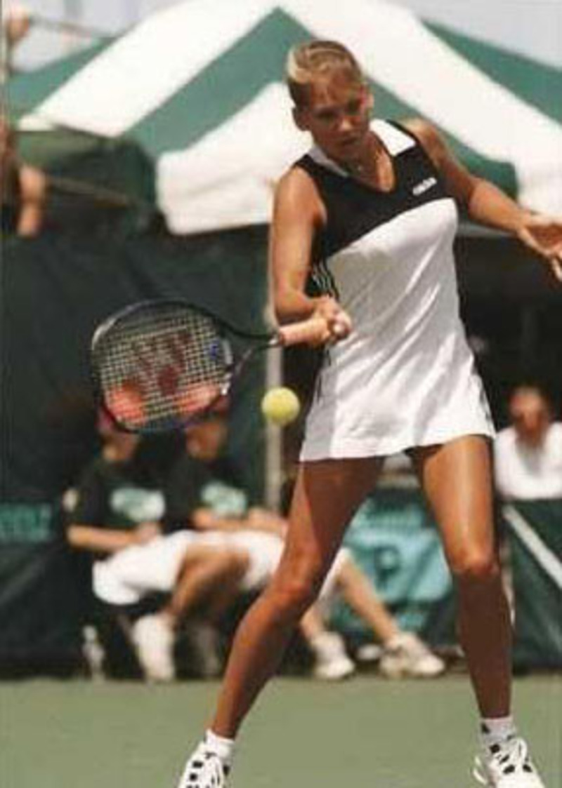 Various pics of the darling of the tennis world Anna Kournikova - 