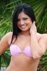 Cierra loves hot pink and sticks her little dildo in her tight pussy - 00