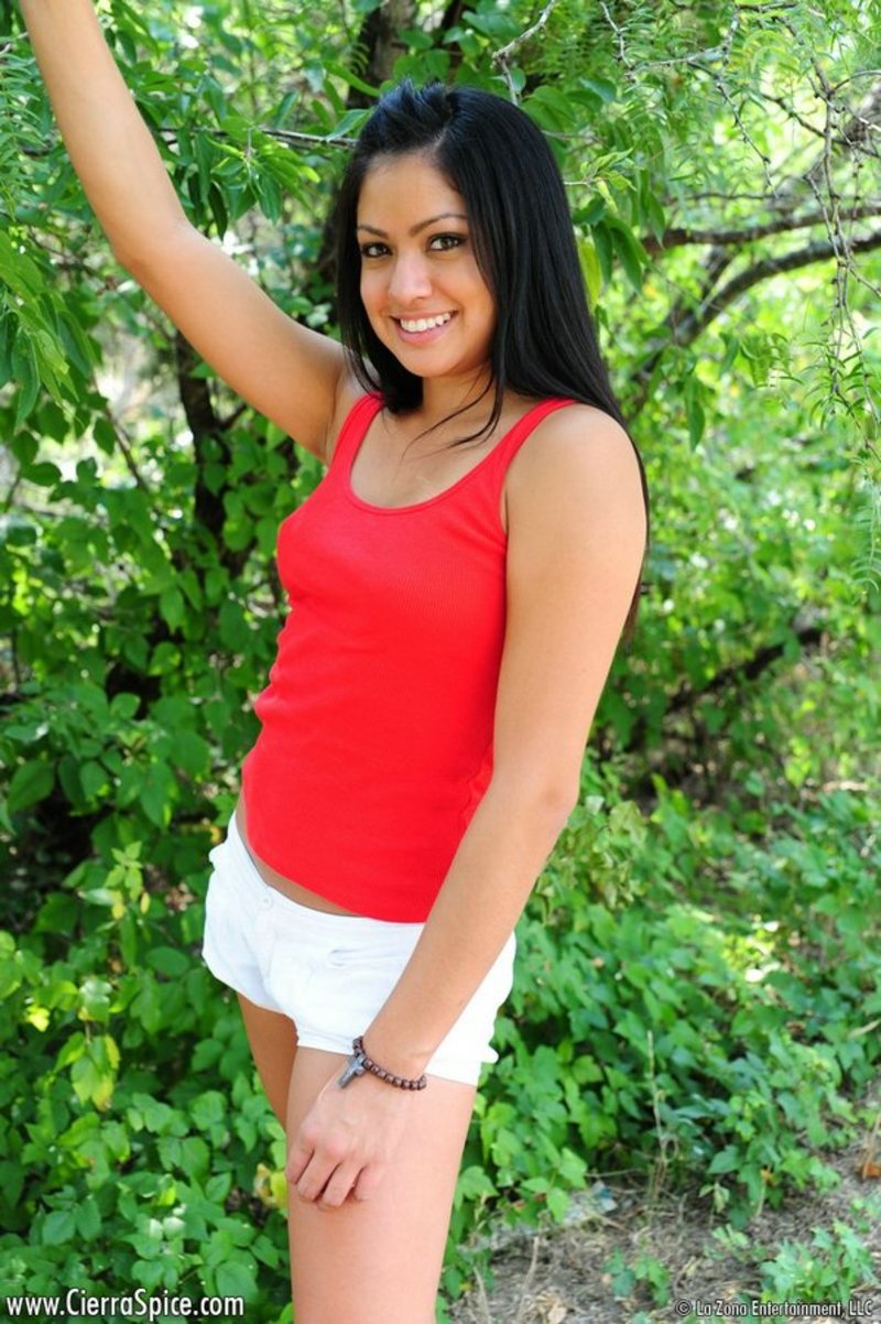 Cierra gets kinky and shows us her hot naked body when she is outdoors - 