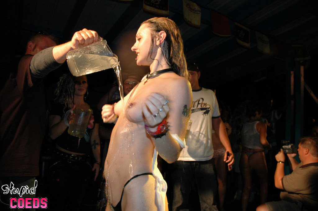 Wet T-shirt Night - 