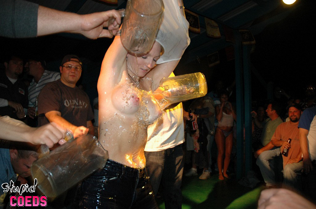 Wet T-shirt Night - 
